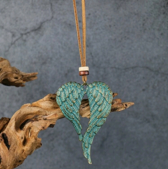 ๐5 for $25* Angel Wing Necklace - Picture 2 of 3